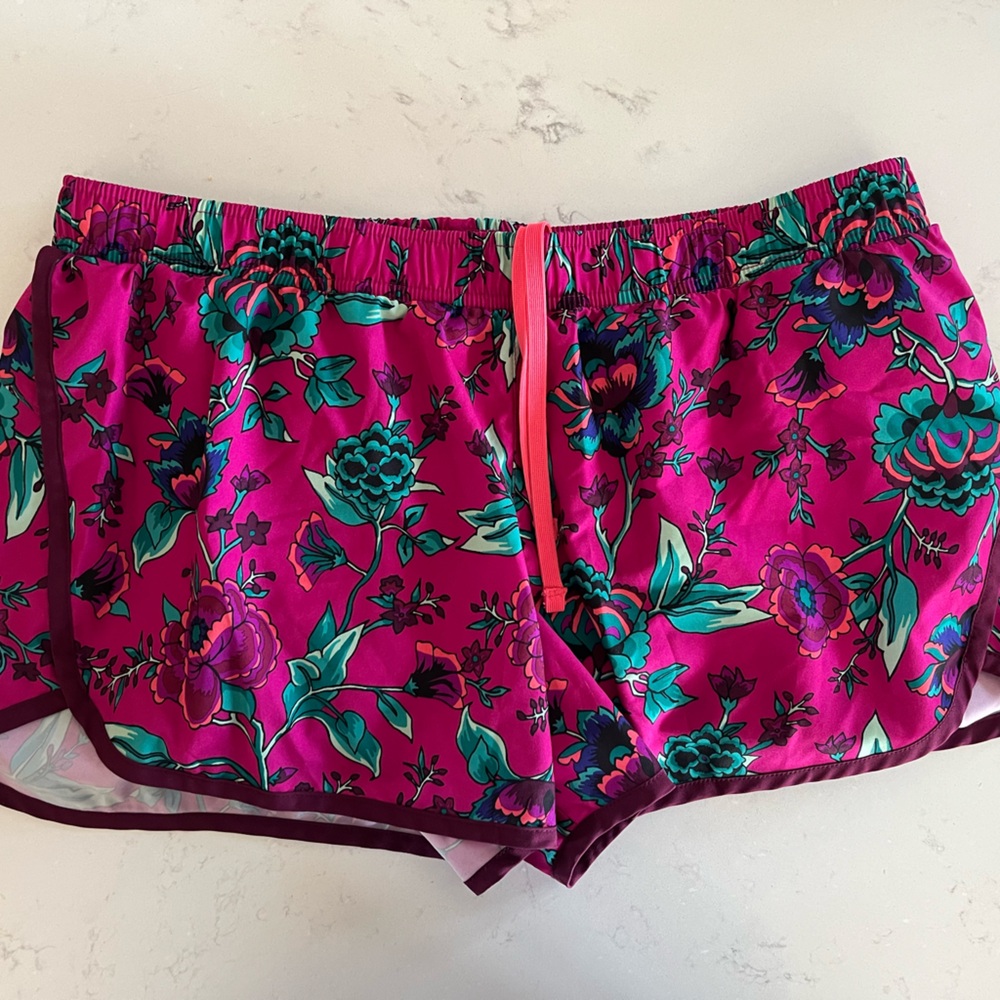 Women’s old navy activewear running shorts size Medium